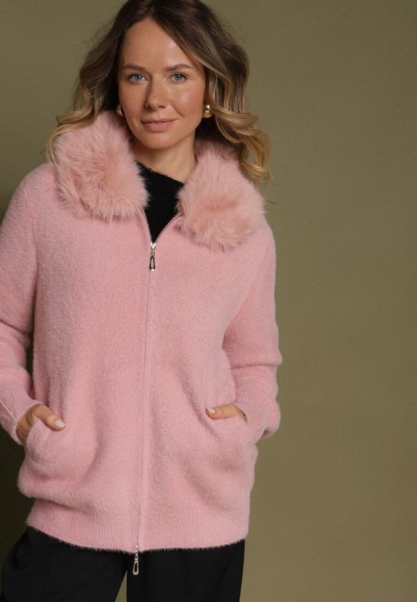 Born2be - Różowy Kardigan z Wełną z Futrzanym Kołnierzem Zapinany na Suwak Sistte. Okazja: na co dzień. Kolor: różowy. Materiał: wełna, futro. Długość rękawa: długi rękaw. Długość: długie. Styl: casual