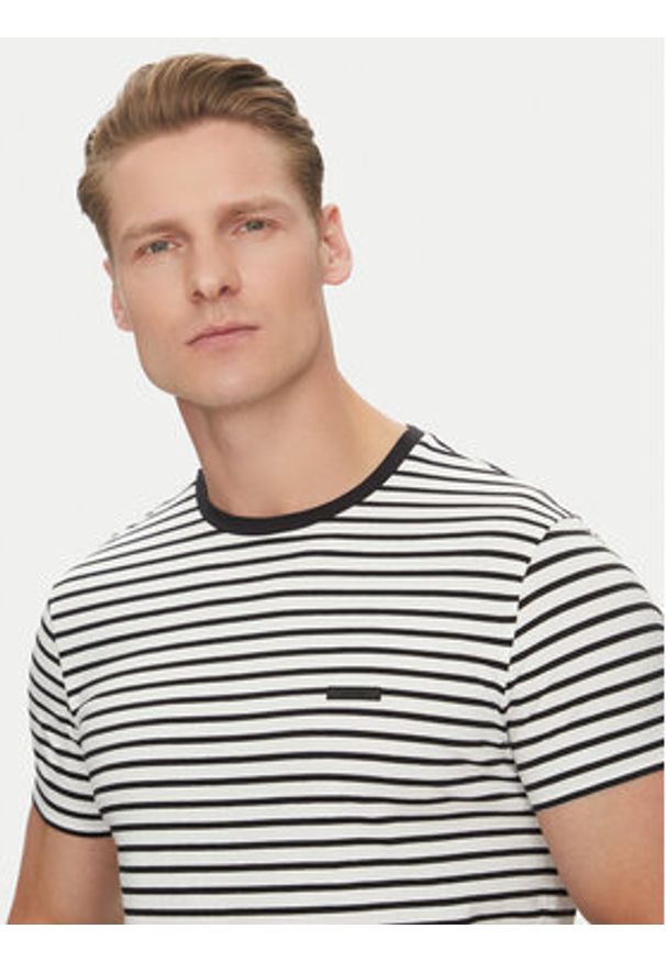 Calvin Klein T-Shirt K10K114177 Czarny Slim Fit. Kolor: czarny. Materiał: bawełna