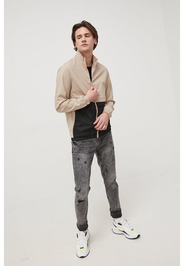 Jack & Jones kurtka męska kolor beżowy przejściowa. Okazja: na co dzień. Kolor: beżowy. Materiał: poliester. Styl: casual