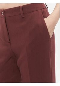 DKNY Spodnie materiałowe UG3PX312 Bordowy Regular Fit. Kolor: czerwony. Materiał: syntetyk, materiał