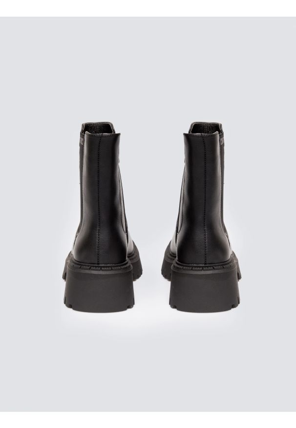 Big-Star - Botki damskie ze skóry ekologicznej czarne OO274167 906. Okazja: na co dzień. Nosek buta: okrągły. Kolor: czarny. Materiał: skóra ekologiczna. Sezon: zima, jesień. Styl: casual, elegancki, klasyczny