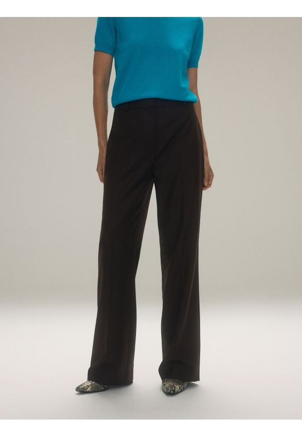 Reserved - Spodnie garniturowe z wełną - ciemnobrązowy. Kolor: brązowy. Materiał: wełna. Wzór: gładki