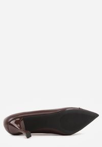 Renee - Brązowe Szpilki z Kwadratową Ozdobą z Przodu Phereshi. Okazja: na co dzień. Kolor: brązowy. Materiał: jeans. Wzór: aplikacja. Obcas: na szpilce. Styl: casual, elegancki #3