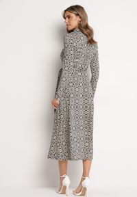Born2be - Biało-Czarna Taliowana Sukienka Maxi z Materiałowym Paskiem w Geometryczny Print Filint. Kolor: czarny. Materiał: materiał. Wzór: geometria, nadruk. Długość: maxi #5