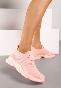 Born2be - Różowe Buty Sportowe Asoice. Zapięcie: bez zapięcia. Kolor: różowy. Materiał: materiał. Szerokość cholewki: normalna. Wzór: aplikacja