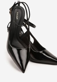 Renee - Czarne Sandały Lakierowane Vices na Szpilce Typu Slingback Dolenita. Okazja: na co dzień, na spacer. Nosek buta: szpiczasty. Zapięcie: sprzączka. Kolor: czarny. Materiał: lakier. Sezon: lato. Obcas: na szpilce. Styl: klasyczny, casual #4