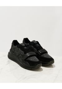 Burberry - BURBERRY - Sneakersy z monogramem. Zapięcie: rzepy. Kolor: czarny. Materiał: guma, materiał. Wzór: aplikacja, nadruk #2