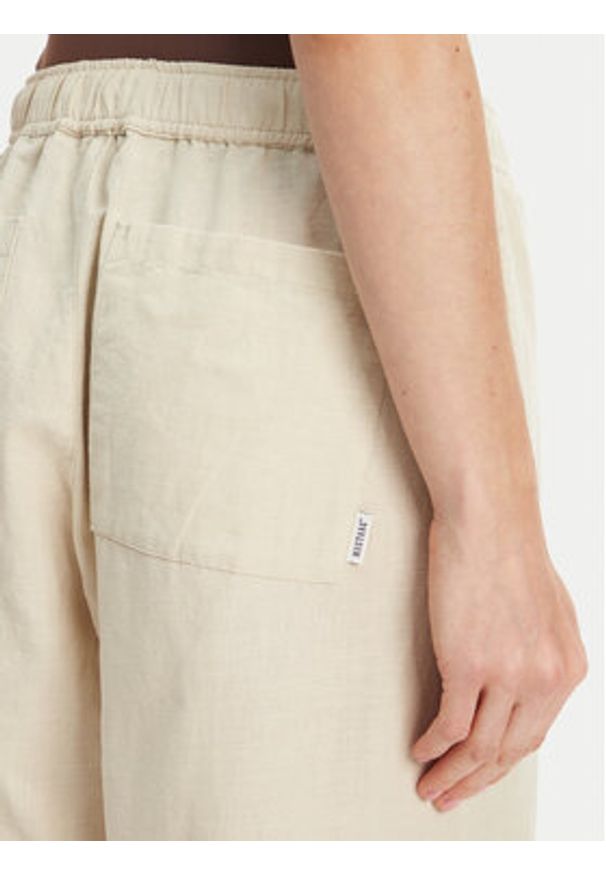 Mustang Spodnie materiałowe Tuscaloosa 1016583 Beżowy Wide Fit. Kolor: beżowy. Materiał: bawełna