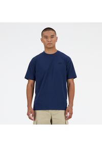 Koszulka męska New Balance MT41533NNY – granatowa. Kolor: niebieski. Materiał: bawełna, dresówka. Długość rękawa: krótki rękaw. Długość: krótkie #1