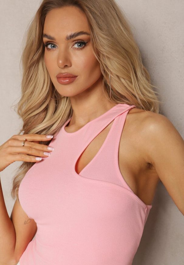 Renee - Różowy Top z Bawełny z Wycięciem przy Dekolcie Renivama. Kolor: różowy. Materiał: bawełna