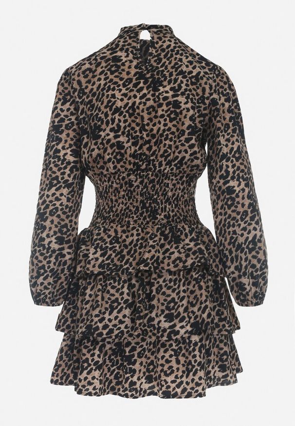 Born2be - Brązowa Sukienka Mini Rozkloszowana w Cętki Ozdobiona Falbankami Fertta. Okazja: na co dzień. Typ kołnierza: kołnierz z falbankami. Kolor: brązowy. Długość rękawa: na ramiączkach. Wzór: aplikacja. Sezon: wiosna, lato. Styl: casual. Długość: mini