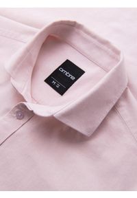 Ombre Clothing - Bawełniana pastelowa męska koszula typu oxford – jasnoróżowa V1. Kolor: różowy. Materiał: bawełna. Wzór: aplikacja, ze splotem. Styl: klasyczny, elegancki #7