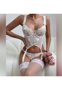 Intica - Komplet bielizny z haftem na specjalne okazje Lavone. Kolor: biały. Materiał: tkanina. Wzór: haft #6
