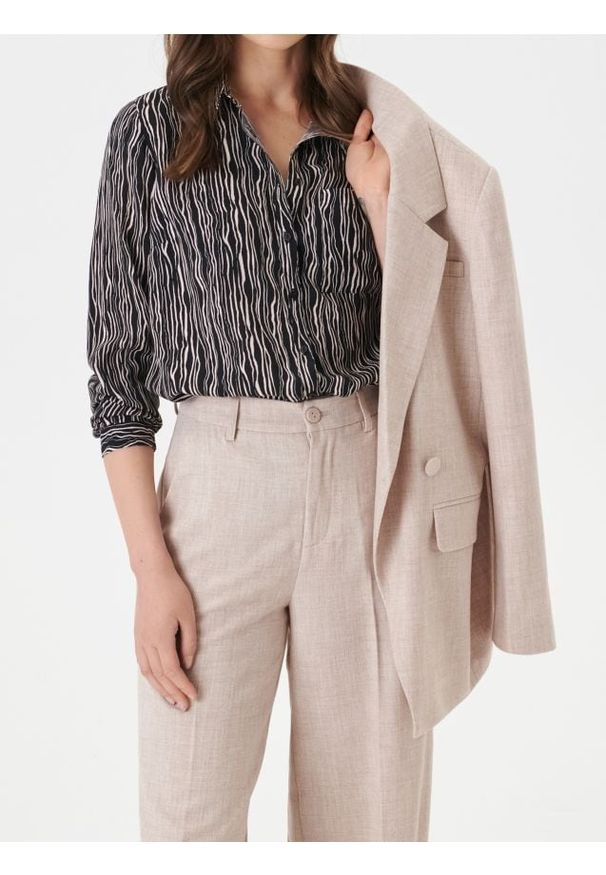 Sinsay - Wiskozowa koszula ze wzorem w zebrę - beżowy. Kolor: beżowy. Materiał: wiskoza. Wzór: motyw zwierzęcy
