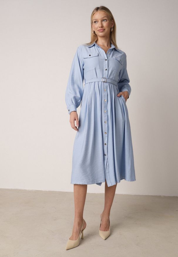 Born2be - Niebieska Wiskozowa Sukienka Koszulowa z Paskiem Andranassa. Okazja: na co dzień. Kolor: niebieski. Materiał: wiskoza. Wzór: aplikacja. Typ sukienki: koszulowe. Styl: casual, elegancki