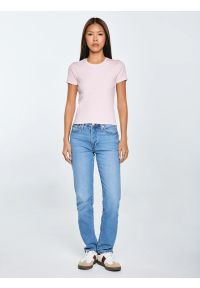 Big-Star - Koszulka damska w prążek z haftem różowa Clarsa 600. Kolor: różowy. Materiał: jeans, prążkowany, dzianina. Długość: krótkie. Wzór: haft, prążki