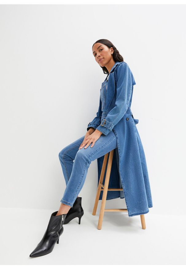bonprix - Ogrodniczki dżinsowe Boyfriend Fit. Kolor: niebieski