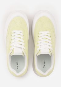 Renee - Żółte Sneakersy VICES na Platformie z Ozdobnym Noskiem Attis. Nosek buta: okrągły. Zapięcie: sznurówki. Kolor: żółty. Materiał: skóra, zamsz. Obcas: na platformie. Wysokość obcasa: średni #8