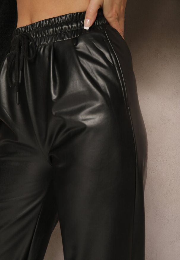 Renee - Czarne Szerokie Spodnie High Waist z Imitacji Skóry Narlemi. Okazja: na co dzień. Stan: podwyższony. Kolor: czarny. Materiał: skóra. Styl: casual, elegancki