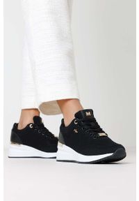 MEXX - Mexx sneakersy Glass kolor czarny MXK039801W. Nosek buta: okrągły. Zapięcie: sznurówki. Kolor: czarny. Materiał: guma. Obcas: na koturnie #4
