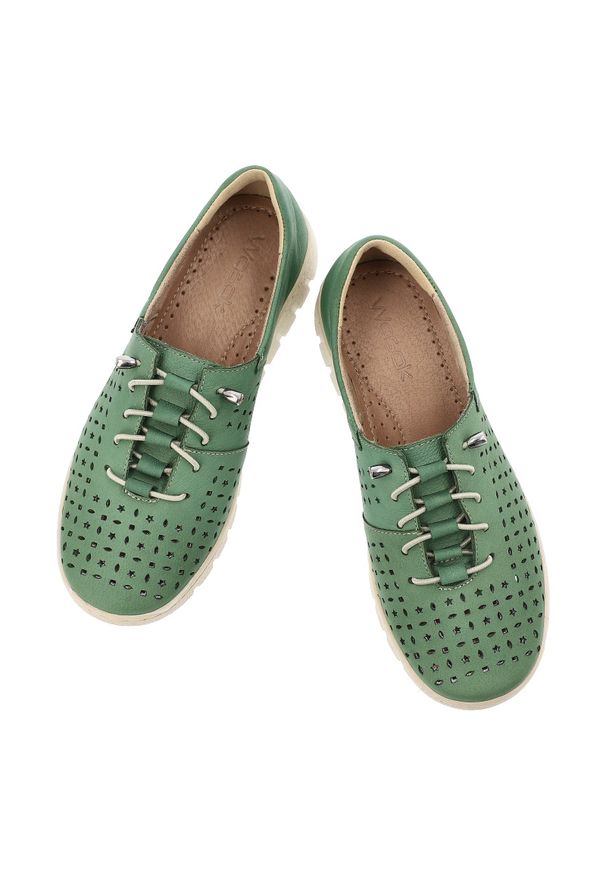 Półbuty damskie Wasak, niski fason sznurowane ażurowa cholewka miękka konstrukcja elastyczna podeszwa lekka forma wygodne dopasowanie oddychający mat. Okazja: na co dzień. Zapięcie: sznurówki. Kolor: zielony. Materiał: nubuk, skóra. Szerokość cholewki: normalna. Wzór: ażurowy. Styl: casual, klasyczny