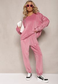 Renee - Ciemnoróżowy Welurowy Komplet Dresowy z Oversizową Bluzą i Spodniami Anitri. Kolor: różowy. Materiał: dresówka, welur #1