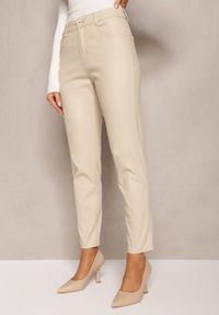 Renee - Jasnobeżowe Spodnie Standard z Imitacji Skóry Enjala. Stan: podwyższony. Kolor: beżowy #4