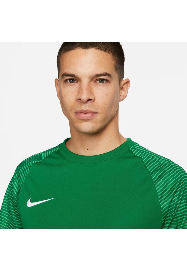 Koszulka piłkarska męska Nike Drifit Academy. Kolor: zielony. Długość rękawa: krótki rękaw. Długość: krótkie. Sport: piłka nożna