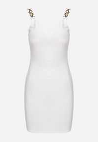 Born2be - Biała Dopasowana Sukienka z Metalową Ozdobą na Ramiączkach Harvelle. Kolor: biały. Długość rękawa: na ramiączkach. Wzór: aplikacja #6