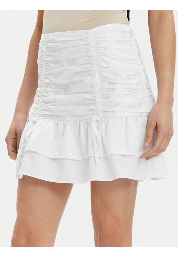 Guess Spódnica mini Zoe W4GD86 WAF10 Biały Flare Fit. Kolor: biały. Materiał: bawełna