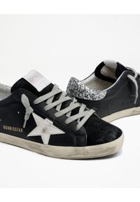 GOLDEN GOOSE - Czarne sneakersy Superstar z brokatową piętą. Kolor: czarny. Materiał: guma, zamsz. Szerokość cholewki: normalna. Wzór: aplikacja #2