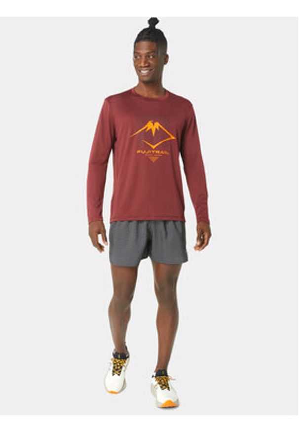 Asics Longsleeve Fujitrail Logo Ls 2011C720 Czerwony Ahletic Fit. Kolor: czerwony. Materiał: syntetyk. Długość rękawa: długi rękaw