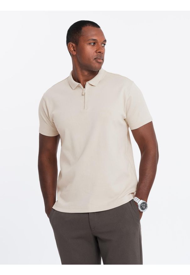 Ombre Clothing - Koszulka męska polo z kołnierzykiem zapinanym na zamek – kremowa V3 - Rozmiar: M. Typ kołnierza: polo. Kolor: kremowy. Materiał: bawełna, dzianina. Wzór: aplikacja, gładki. Styl: elegancki, sportowy