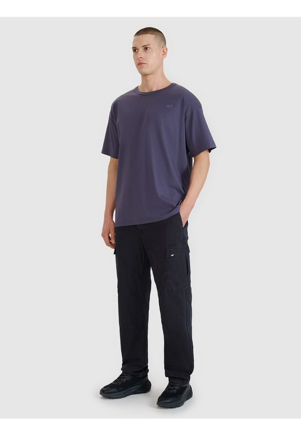 4f - 4F Spodnie casual cargo męskie - czarne XL. Kolor: czarny. Materiał: tkanina, bawełna