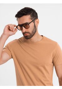 Ombre Clothing - T-shirt męski klasyczny bawełniany BASIC - brązowy V21 - Rozmiar: S. Okazja: na co dzień. Kolor: brązowy. Materiał: bawełna. Styl: klasyczny