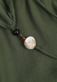 Born2be - Zielona Pudełkowa Sukienka Boho z Wiskozy na Ramiączkach z Ozdobnymi Koralikami Erane. Okazja: na co dzień. Kolekcja: plus size. Kolor: zielony. Materiał: wiskoza. Długość rękawa: na ramiączkach. Typ sukienki: proste, dla puszystych. Styl: boho #4