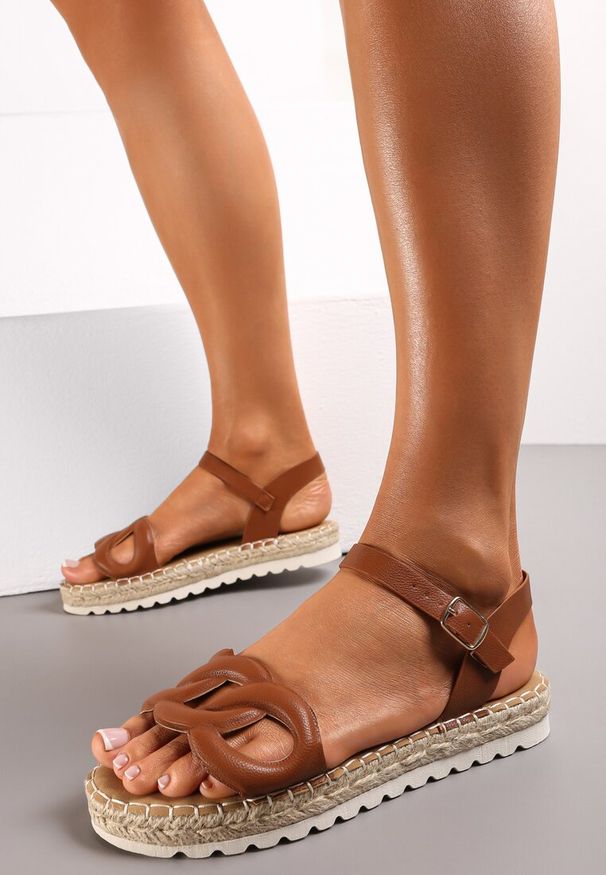 Renee - Brązowe Sandały na Podeszwie z Plecionki Minnita. Kolor: brązowy. Styl: wakacyjny