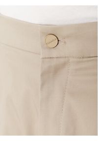 Calvin Klein Chinosy K10K114104 Beżowy Tapered Fit. Kolor: beżowy. Materiał: bawełna #5