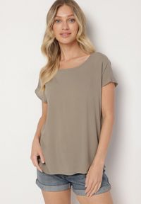 Born2be - Ciemnobeżowa Bluzka z Wiskozy o Kroju Oversize Liruvia. Okazja: na co dzień. Kolor: beżowy. Materiał: wiskoza. Styl: casual #7