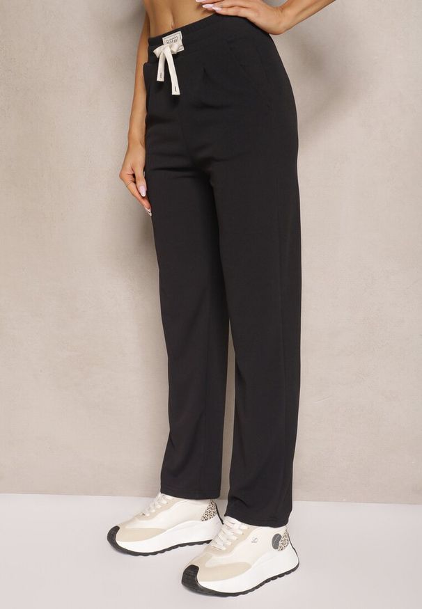 Renee - Czarne Spodnie High Waist z Prostą Nogawką i Gumką w Pasie Fadesa. Okazja: na co dzień. Stan: podwyższony. Kolor: czarny. Styl: casual
