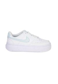 Buty do chodzenia damskie Nike W Court Vision Alta. Zapięcie: sznurówki. Kolor: biały, wielokolorowy. Materiał: guma, tkanina, skóra, materiał, syntetyk. Szerokość cholewki: normalna. Model: Nike Court. Sport: turystyka piesza