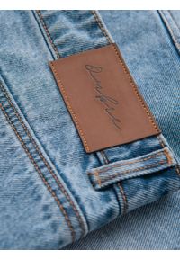 Ombre Clothing - Krótkie męskie spodenki jeansowe z przetarciami i dziurami – jasnoniebieskie V2 OM-SRDS-0157 - XXL. Okazja: na co dzień. Kolor: niebieski. Materiał: jeans. Długość: krótkie. Wzór: aplikacja. Sezon: lato. Styl: klasyczny, casual #8