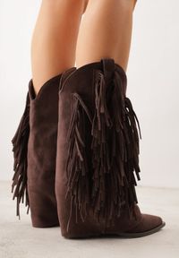 Born2be - Brązowe Botki Typu Kowbojki na Obcasie z Wywiniętą Cholewką i Frędzlami Uemiris. Okazja: na co dzień. Kolor: brązowy. Materiał: skóra, jeans. Szerokość cholewki: normalna. Wzór: gładki. Obcas: na obcasie. Styl: casual. Wysokość obcasa: średni #4