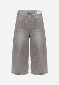 Born2be - Szare Szerokie Szorty Jeansowe Bermudy o Długości 3/4 Talisse. Okazja: na co dzień. Kolor: szary. Materiał: jeans. Sezon: lato, wiosna. Styl: casual #5
