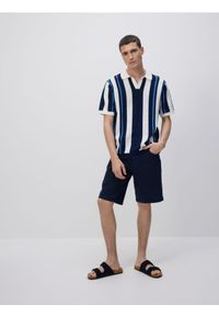 Reserved - Jeansowe szorty straight - granatowy. Kolor: niebieski. Materiał: jeans #1