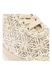 Półbuty damskie Artiker, cholewka ze skóry naturalnej ażurowa struktura kwiatowy wzór sznurowany fason, beżowe, 58C0529. Zapięcie: sznurówki. Kolor: beżowy. Materiał: skóra. Szerokość cholewki: normalna. Wzór: kwiaty, ażurowy #7