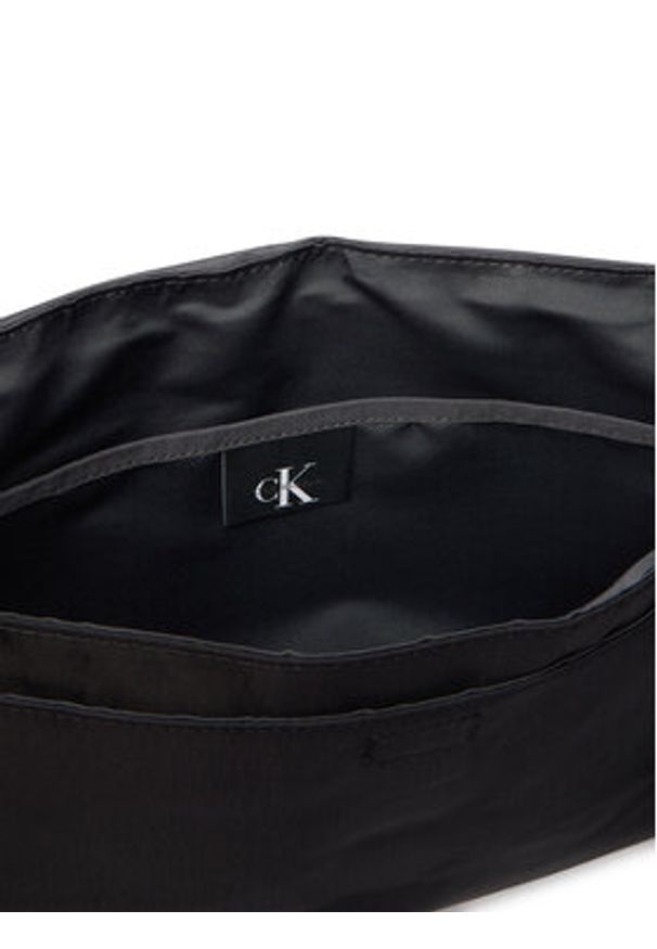 Calvin Klein Saszetka Bold Laptop Sleeve W/ Strap (Nyl LV04D1222G Czarny. Kolor: czarny. Materiał: skóra