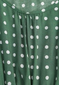 Renee - Zielona Bawełniana Sukienka o Rozkloszowanym Fasonie w Kropki Tolimirae. Okazja: na co dzień. Kolor: zielony. Materiał: bawełna. Długość rękawa: krótki rękaw. Wzór: kropki. Sezon: lato. Typ sukienki: rozkloszowane. Styl: casual #7