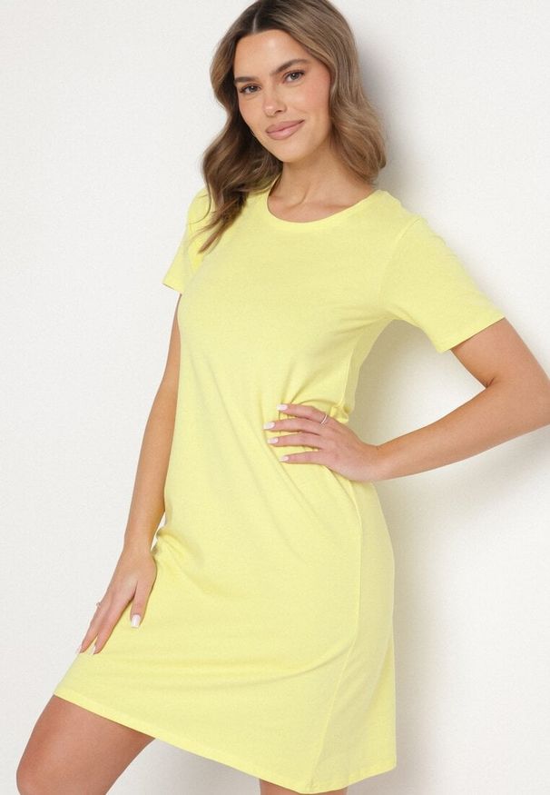 Born2be - Żółta Bawełniana Sukienka o Kroju Typu T-shirt Nilisea. Kolor: żółty. Materiał: bawełna