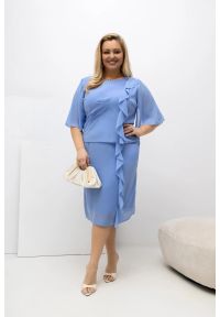 Moda Size Plus Iwanek - Sukienka Estelle w błękitnym kolorze - zwiewna szyfonowa kreacja PLUS SIZE XXL OVERSIZE WIOSNA. Okazja: na ślub cywilny, na wesele, na imprezę. Kolekcja: plus size. Kolor: niebieski. Materiał: szyfon. Sezon: wiosna. Typ sukienki: oversize, dla puszystych. Styl: elegancki. Długość: midi #1